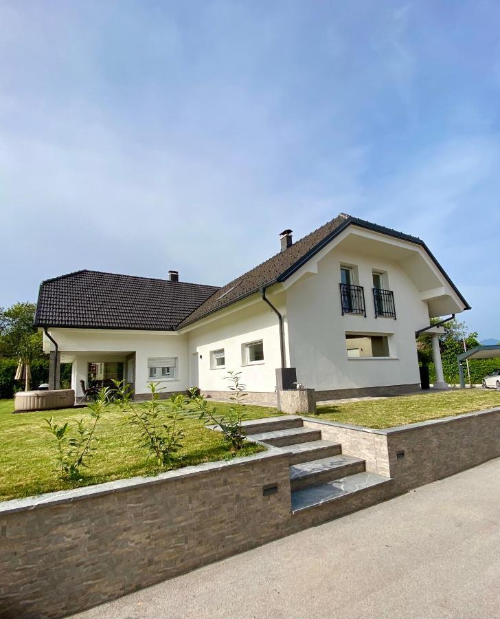 Hisa Helena Vila Kranj Exterior foto